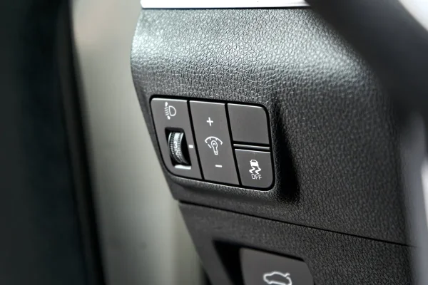 Kia K5, III фото №15