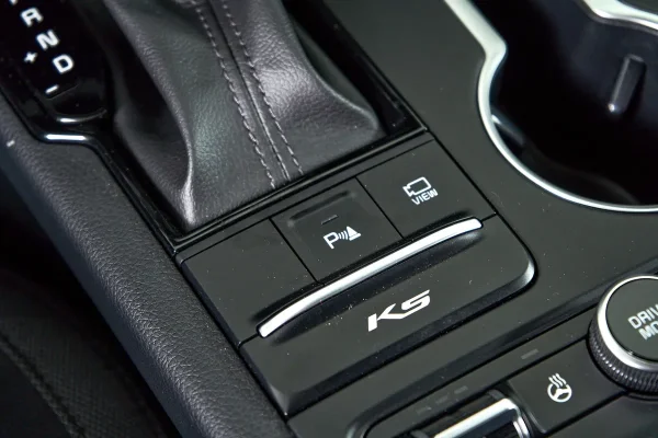 Kia K5, III фото №17