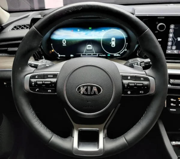 Kia K5, III фото №12