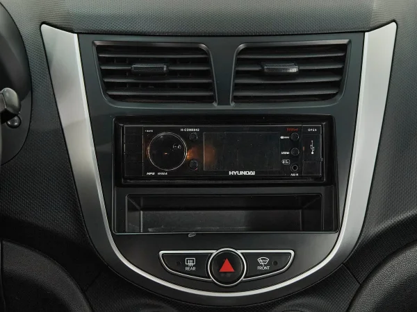 Hyundai Solaris, I фото №13