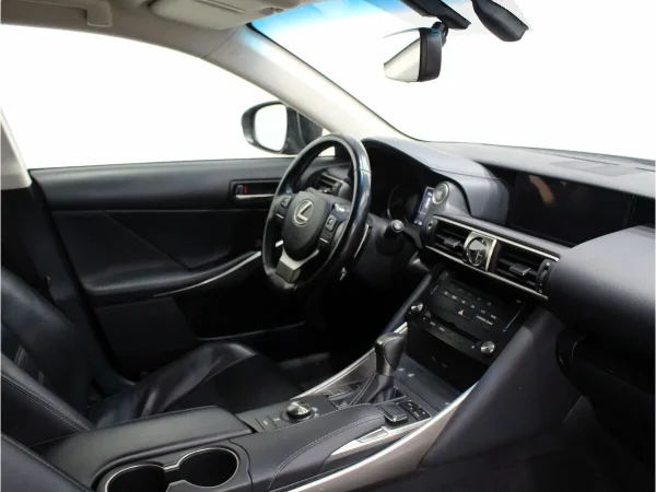 Lexus IS, III Рестайлинг фото №11