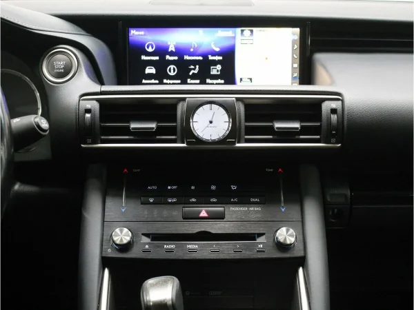 Lexus IS, III Рестайлинг фото №12