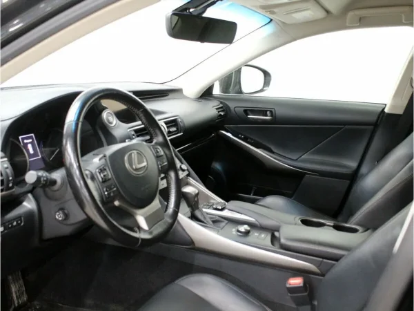 Lexus IS, III Рестайлинг фото №13