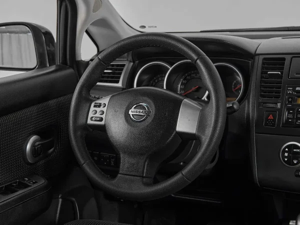 Nissan Tiida, I Рестайлинг фото №10