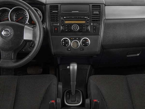 Nissan Tiida, I Рестайлинг фото №13