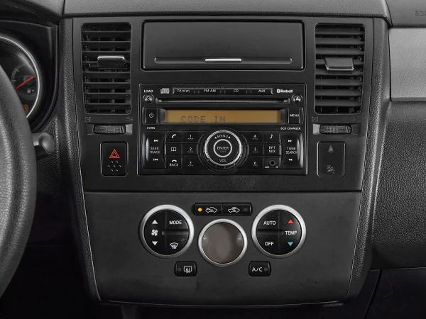 Nissan Tiida, I Рестайлинг фото №14
