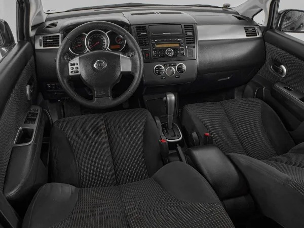 Nissan Tiida, I Рестайлинг фото №7