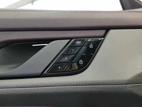 Porsche Taycan, I фото №25