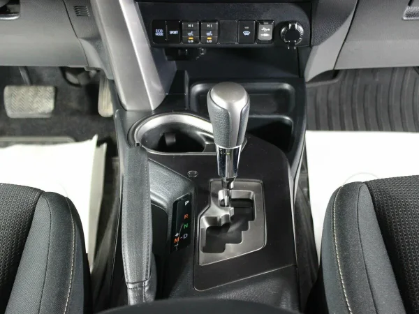 Toyota RAV4, IV (XA40) Рестайлинг фото №11