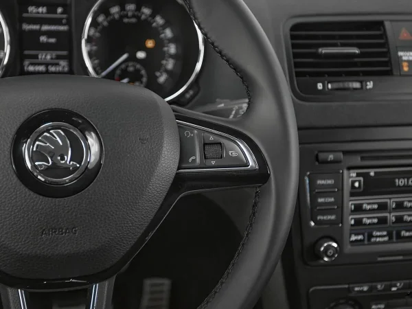 Skoda Yeti, I Рестайлинг фото №12