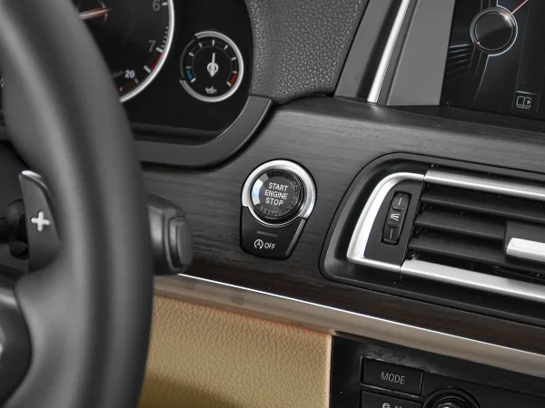 BMW 7 серии, V (F01/F02/F04) Рестайлинг фото №11
