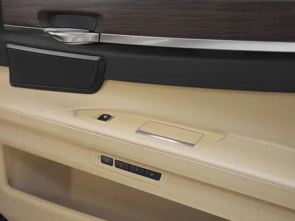 BMW 7 серии, V (F01/F02/F04) Рестайлинг фото №19