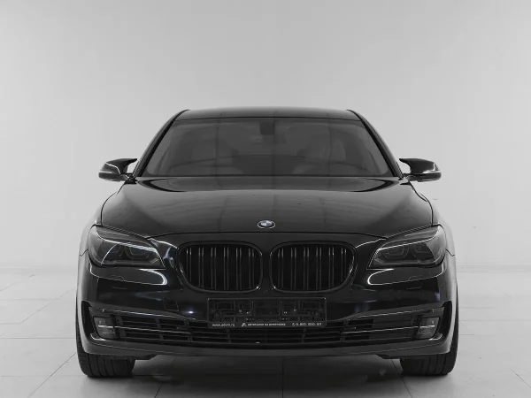 BMW 7 серии, V (F01/F02/F04) Рестайлинг фото №2