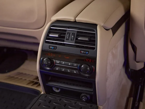 BMW 7 серии, V (F01/F02/F04) Рестайлинг фото №23