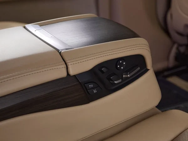 BMW 7 серии, V (F01/F02/F04) Рестайлинг фото №24
