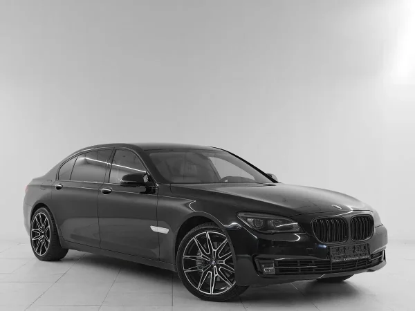 BMW 7 серии, V (F01/F02/F04) Рестайлинг фото №3