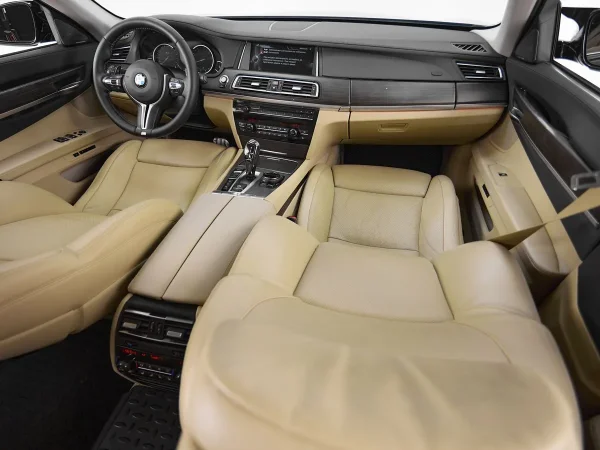 BMW 7 серии, V (F01/F02/F04) Рестайлинг фото №9