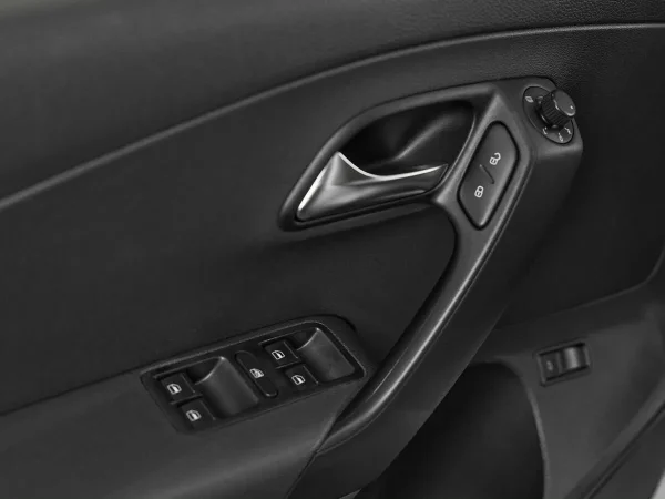 Volkswagen Polo, V Рестайлинг фото №13