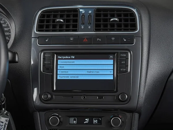 Volkswagen Polo, V Рестайлинг фото №15