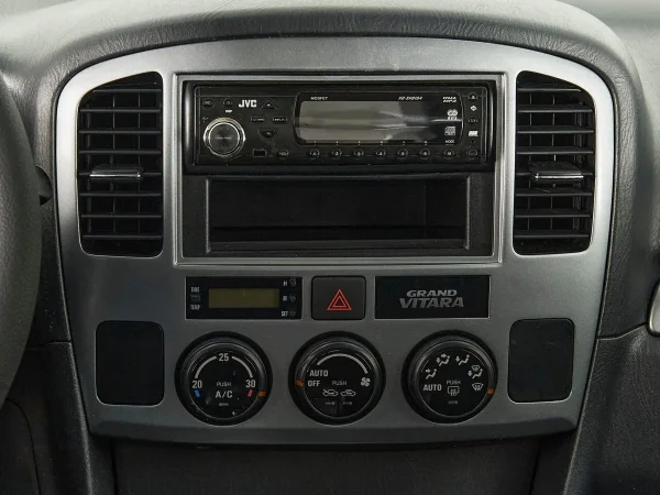 Suzuki Grand Vitara, I Рестайлинг фото №16
