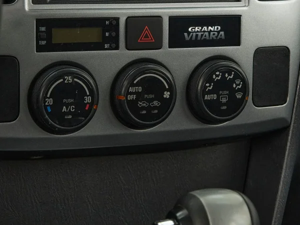 Suzuki Grand Vitara, I Рестайлинг фото №17