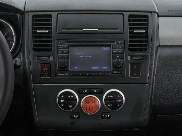 Nissan Tiida, I Рестайлинг фото №12