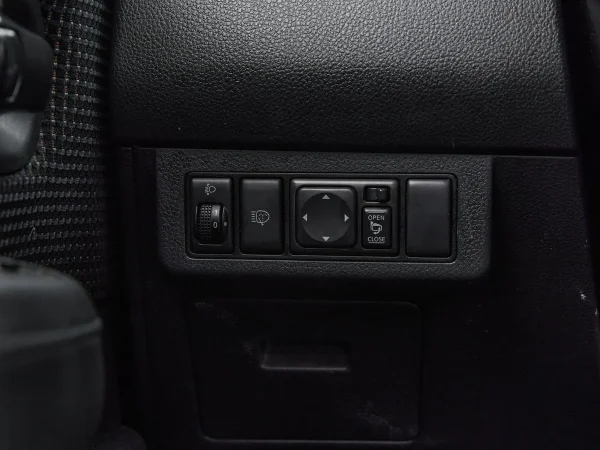 Nissan Tiida, I Рестайлинг фото №14