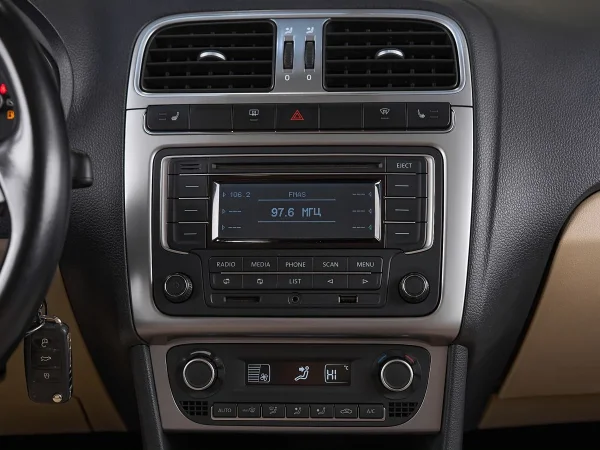 Volkswagen Polo, V Рестайлинг фото №15
