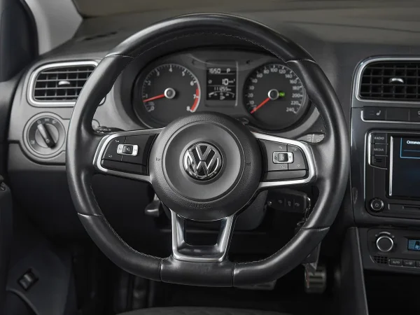 Volkswagen Polo, V Рестайлинг фото №10