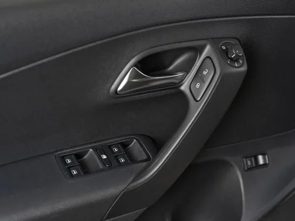 Volkswagen Polo, V Рестайлинг фото №13