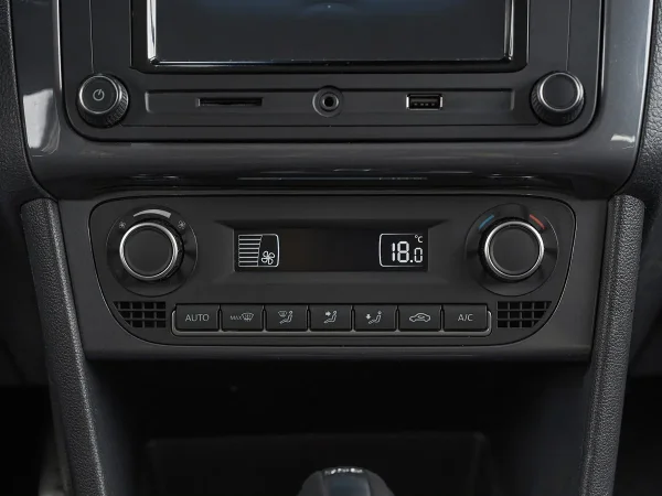 Volkswagen Polo, V Рестайлинг фото №16