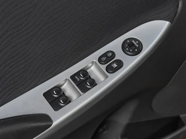 Hyundai Solaris, I фото №13
