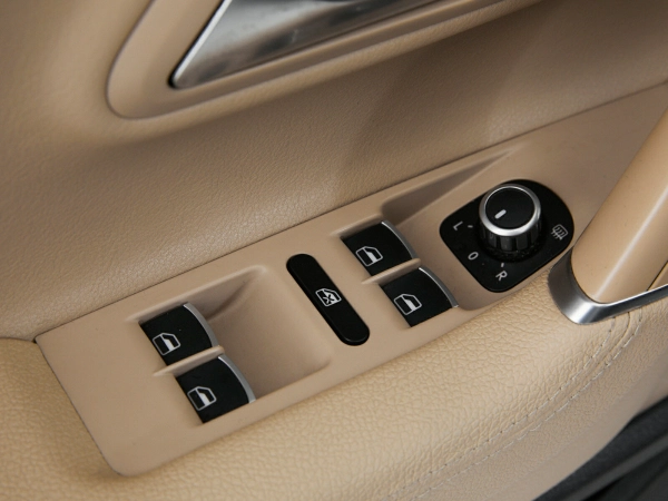 Volkswagen Passat CC, I Рестайлинг фото №17