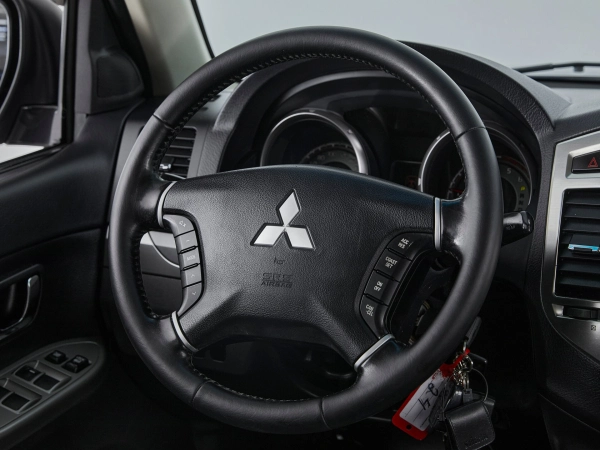 Mitsubishi Pajero, IV Рестайлинг 1 фото №20