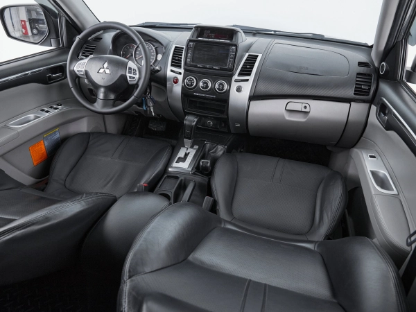 Mitsubishi Pajero Sport, II Рестайлинг фото №10