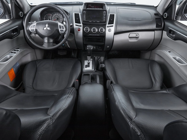 Mitsubishi Pajero Sport, II Рестайлинг фото №8