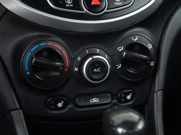 Hyundai Solaris, I фото №15