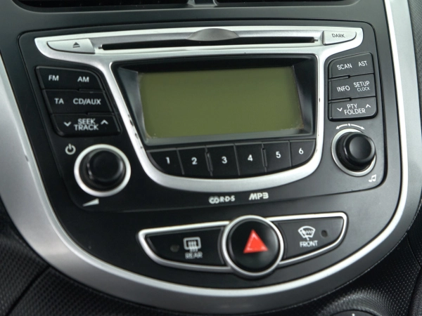 Hyundai Solaris, I фото №16