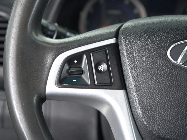 Hyundai Solaris, I фото №17