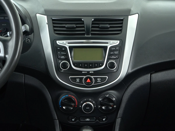 Hyundai Solaris, I фото №9