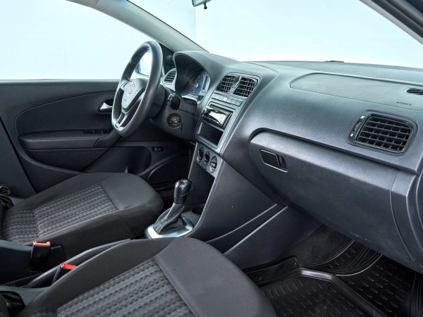 Volkswagen Polo, V Рестайлинг фото №10
