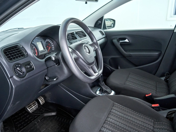 Volkswagen Polo, V Рестайлинг фото №11