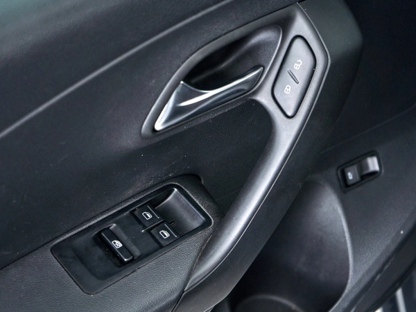 Volkswagen Polo, V Рестайлинг фото №12