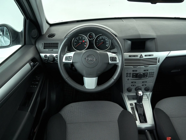 Opel Astra, H Рестайлинг фото №10