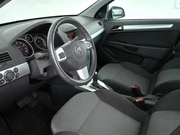 Opel Astra, H Рестайлинг фото №13