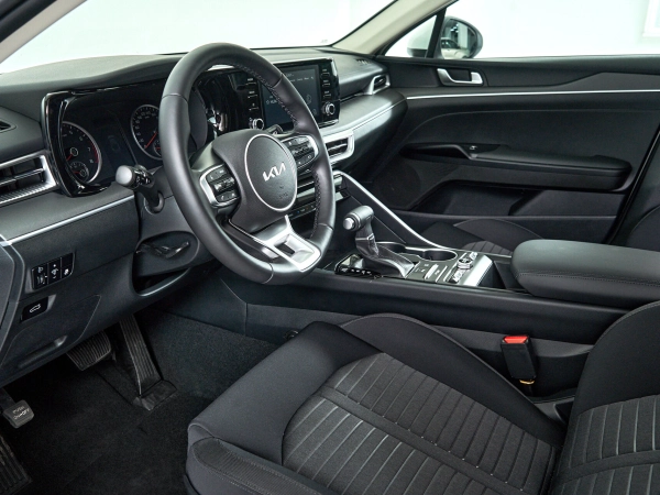 Kia K5, III фото №13