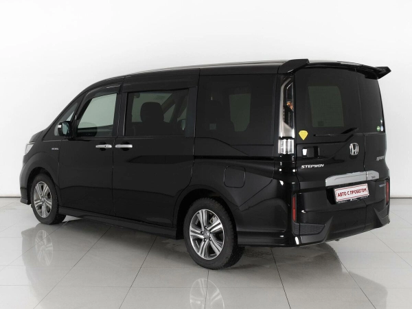 Honda Stepwgn, V Рестайлинг фото №3