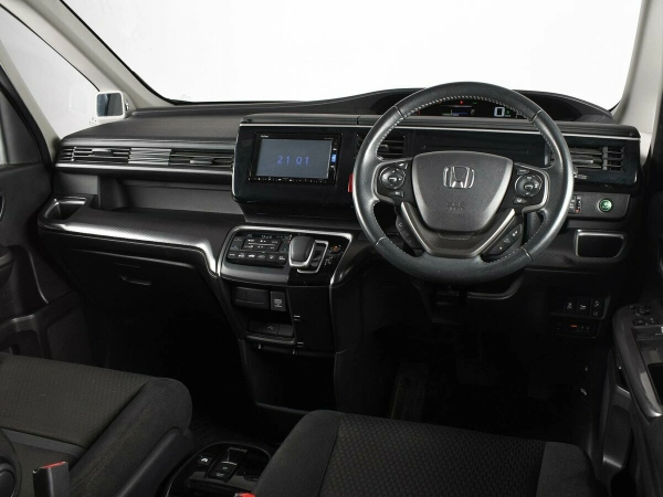 Honda Stepwgn, V Рестайлинг фото №6