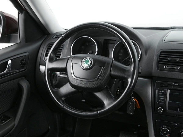 Skoda Yeti, I Рестайлинг фото №10