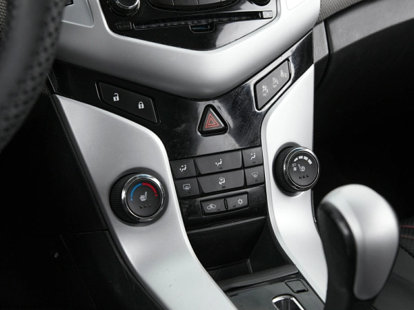 Chevrolet Cruze, I Рестайлинг фото №16